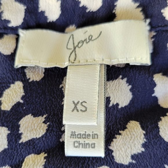 JOIE Navy Blue Ivory Print Silk Top XS - Picture 3 of 3